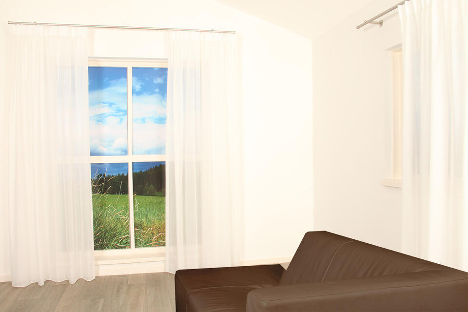 Vitrage in wolwit met een natuurlijke look en een soepel vallende kwaliteit