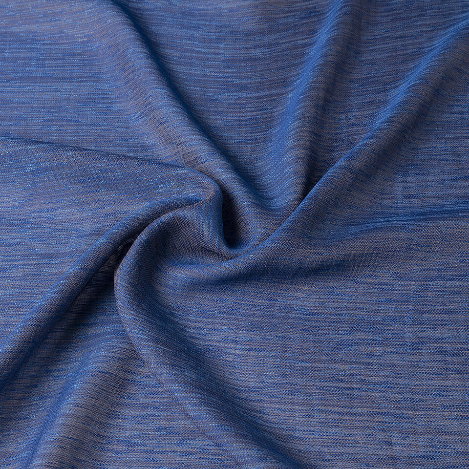 Vlamvertragende inbetween geweven met garens in verschillende kleuren blauw en bruin en van ongelijke dikte